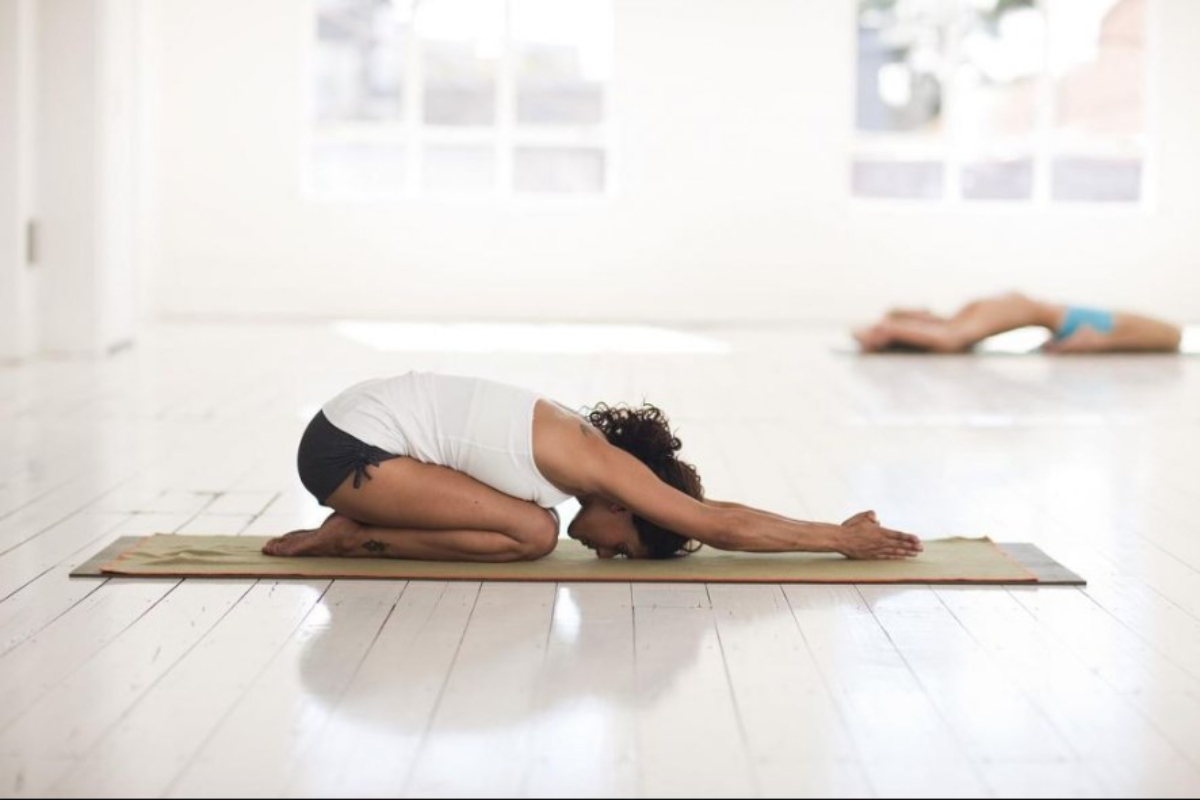 Lakukan 5 Gerakan Yoga untuk Mengatasi Migrain