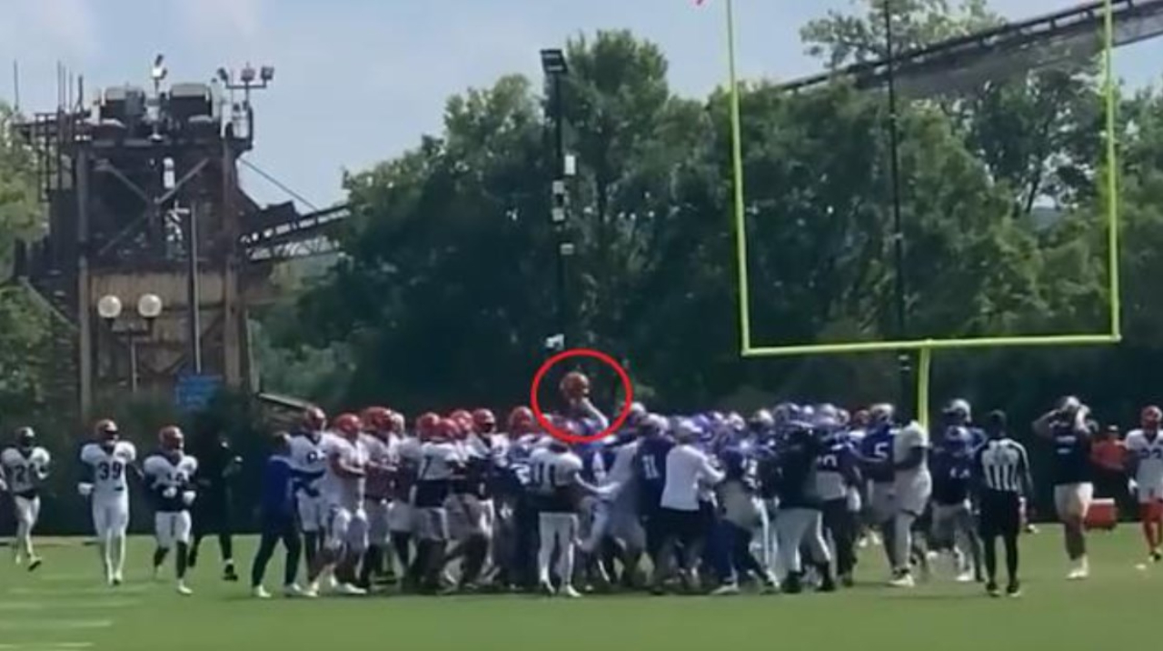 Leaked Full Video Aaron Donald Swing Multiple Helmets At Bengals Players During A Fight At Practice And Should Be Suspended